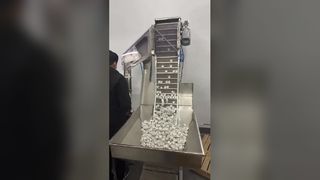 3 Cavities Wadding Plastic Cap Lining Machine For Food Beverage Industry 220V